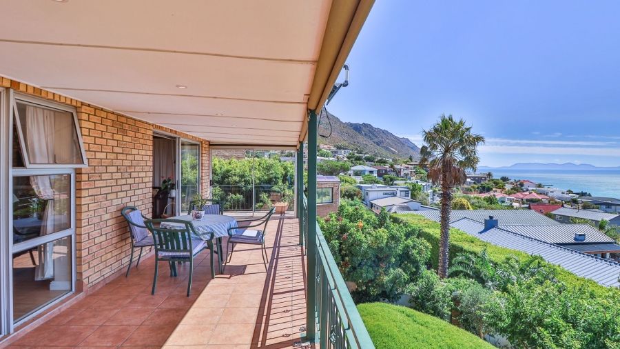5 Bedroom Property for Sale in Mountainside Western Cape